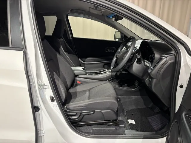 ヴェゼル　ハイブリッド　４ＷＤ（ホンダ）の車両写真