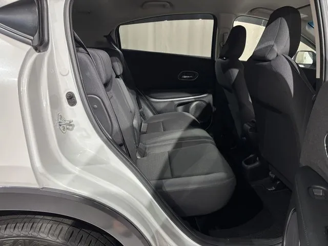 ヴェゼル　ハイブリッド　４ＷＤ（ホンダ）の車両写真