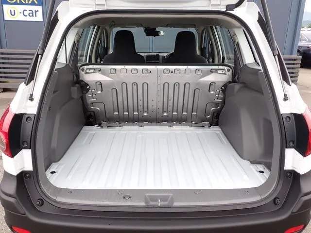 NV150 AD 2WD(ニッサン)の車両写真