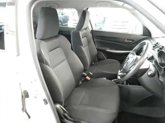 スズキ　スイフト