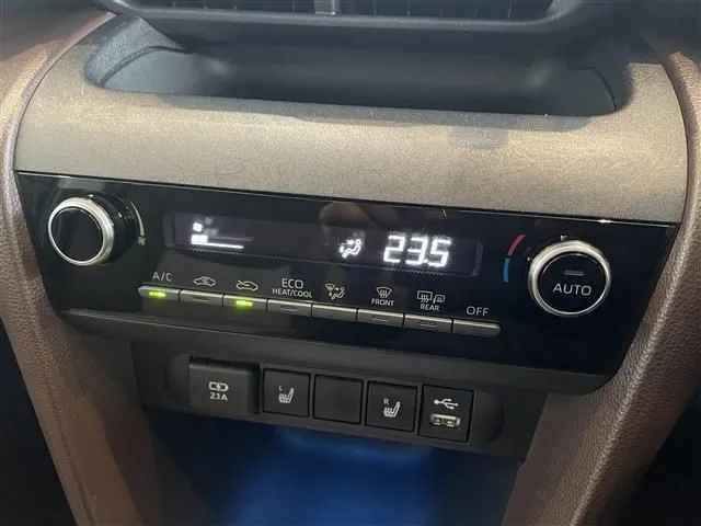 ヤリスクロス　ハイブリッド（トヨタ）の車両写真