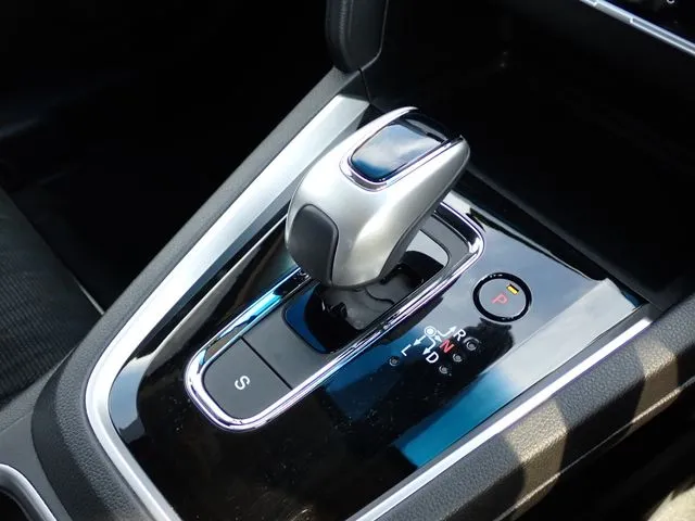 シャトル　ハイブリッド（ホンダ）の車両写真