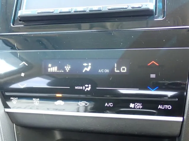 シャトル　ハイブリッド（ホンダ）の車両写真