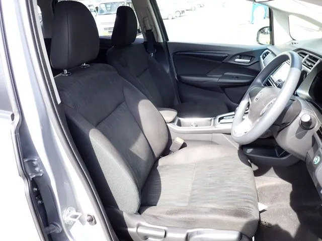 シャトル　ハイブリッド（ホンダ）の車両写真