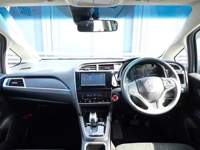 シャトル　ハイブリッド（ホンダ）の車両写真