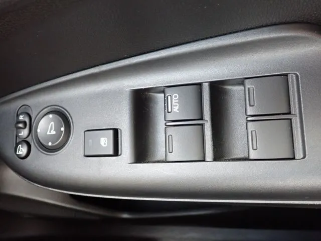 シャトル　ハイブリッド（ホンダ）の車両写真