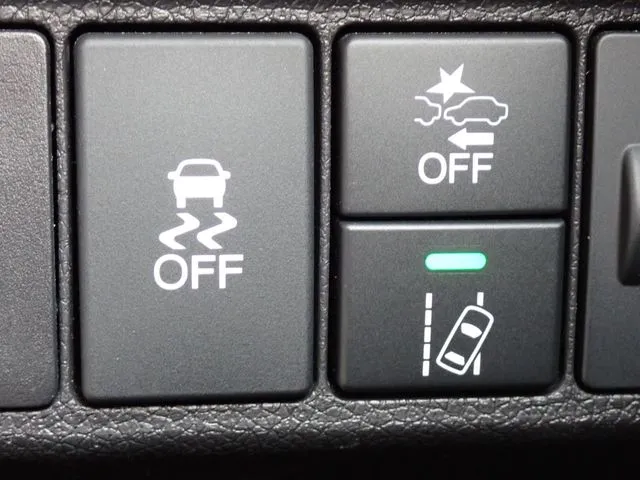 シャトル　ハイブリッド（ホンダ）の車両写真