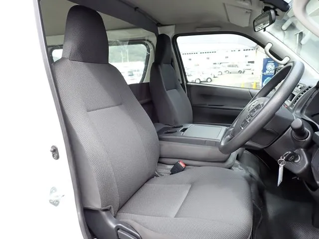 ハイエースバン　１．２５ｔ　２ＷＤ（トヨタ）の車両写真