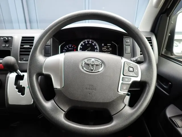 ハイエースバン　１．２５ｔ　２ＷＤ（トヨタ）の車両写真