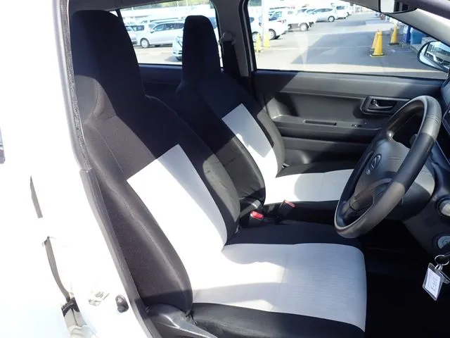 ミラ　イース（ダイハツ）の車両写真