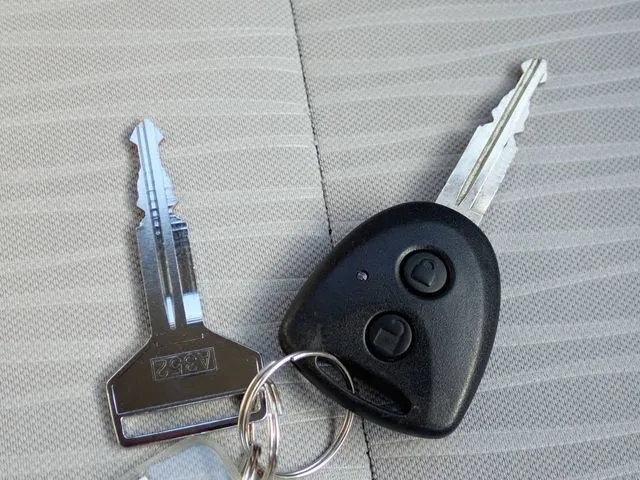 ミラ　イース（ダイハツ）の車両写真