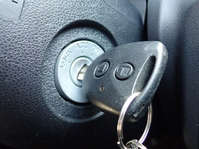 ミラ　イース（ダイハツ）の車両写真