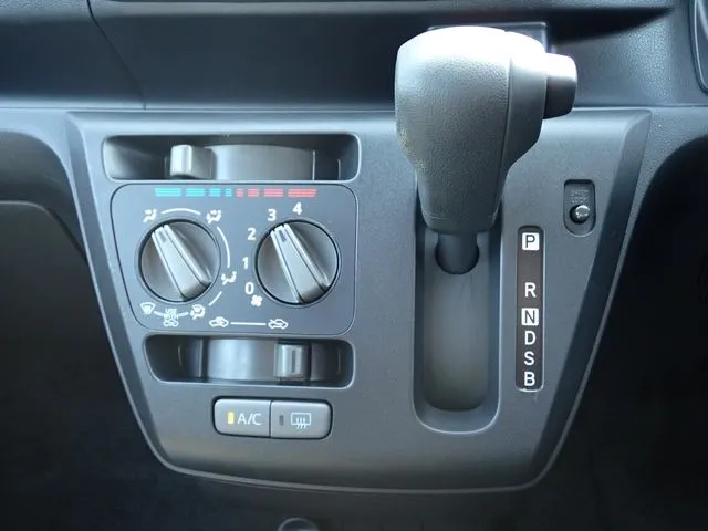 ミラ　イース（ダイハツ）の車両写真