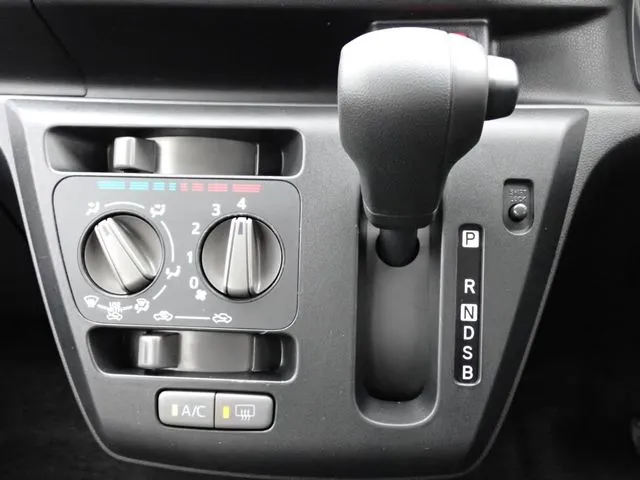 ミラ　イース（ダイハツ）の車両写真