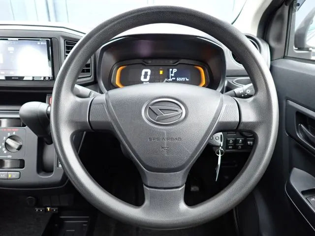 ミラ　イース（ダイハツ）の車両写真