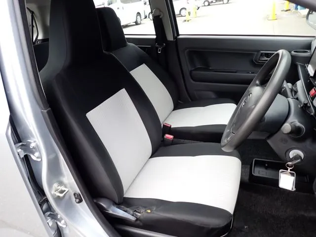 ミラ　イース（ダイハツ）の車両写真