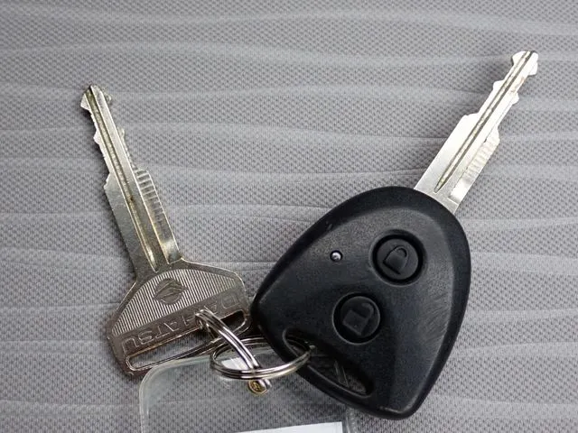 ミラ　イース（ダイハツ）の車両写真