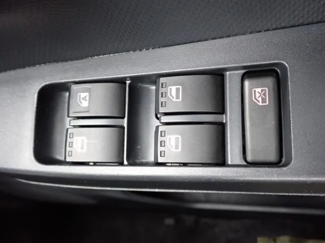 ミラ　イース（ダイハツ）の車両写真