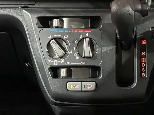 ダイハツ　ミラ　イース