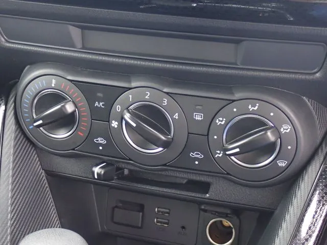 マツダ　デミオ