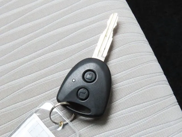 ミラ　イース（ダイハツ）の車両写真