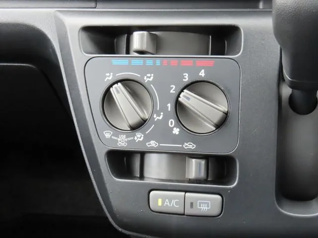 ミラ　イース（ダイハツ）の車両写真