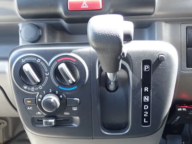 エブリイバン（スズキ）の車両写真