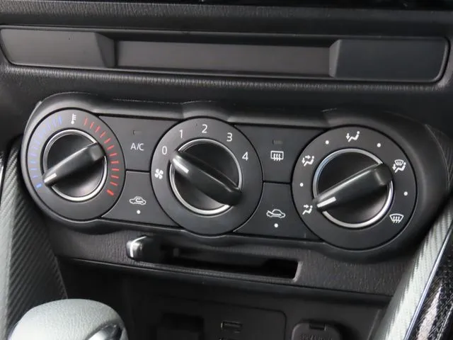 デミオ（マツダ）の車両写真