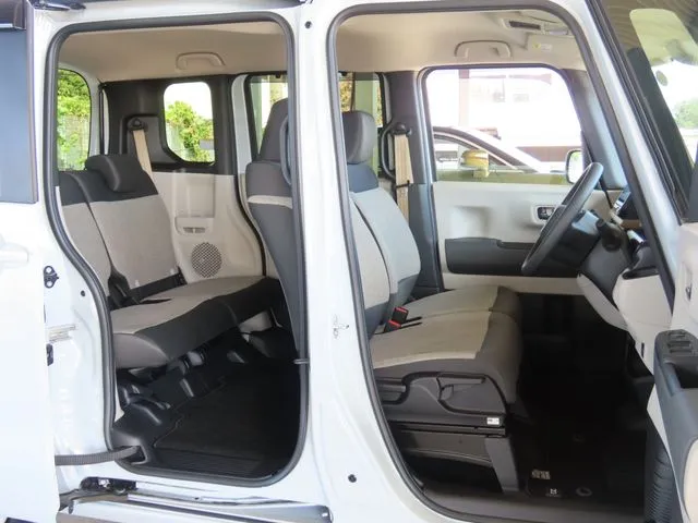 N BOX(ホンダ)の車両写真