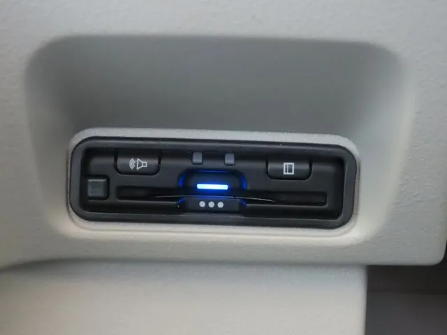 N BOX(ホンダ)の車両写真