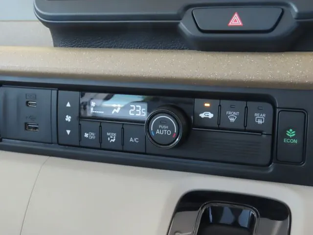 N BOX(ホンダ)の車両写真