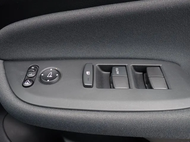 ホンダ　フィット　ｅ：ＨＥＶ　４ＷＤ