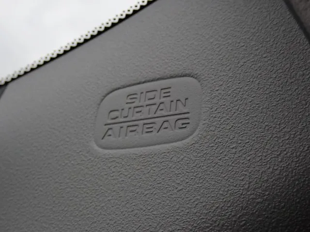 ホンダ　フィット　ｅ：ＨＥＶ　４ＷＤ