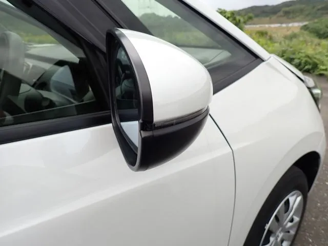 ホンダ　フィット　ｅ：ＨＥＶ　４ＷＤ