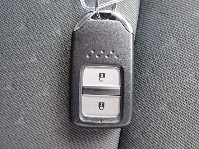 ホンダ　フィット　ｅ：ＨＥＶ　４ＷＤ