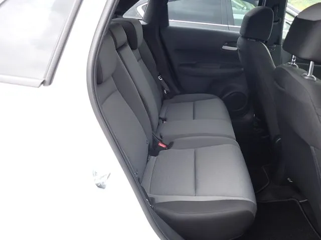 ホンダ　フィット　ｅ：ＨＥＶ　４ＷＤ