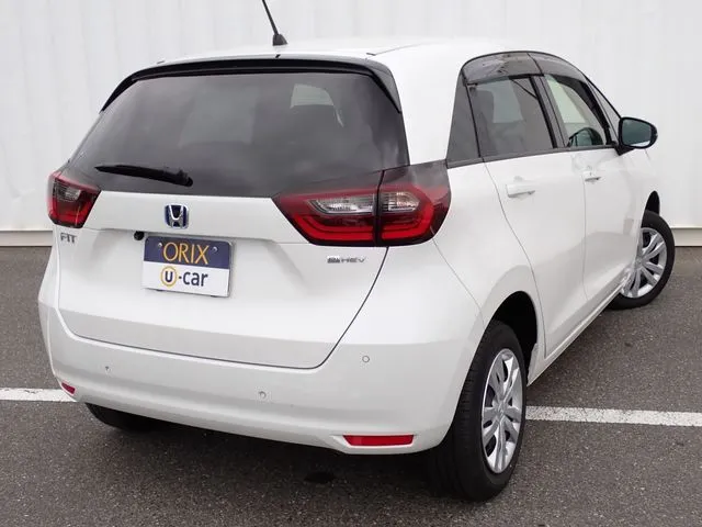 ホンダ　フィット　ｅ：ＨＥＶ　４ＷＤ