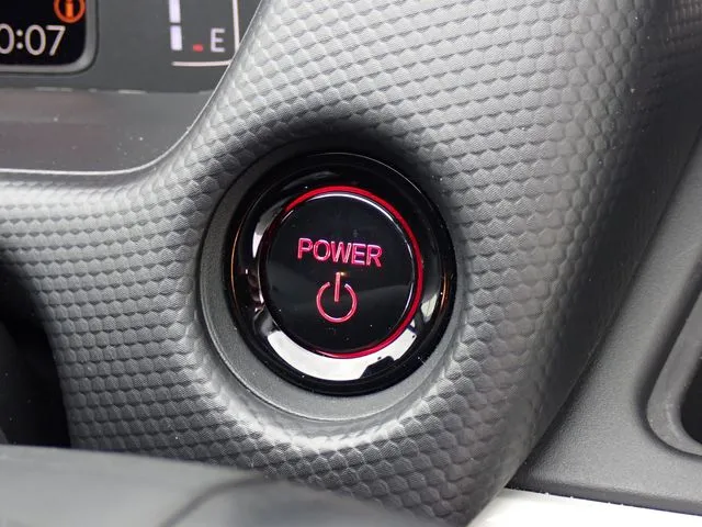 ホンダ　フィット　ｅ：ＨＥＶ　４ＷＤ