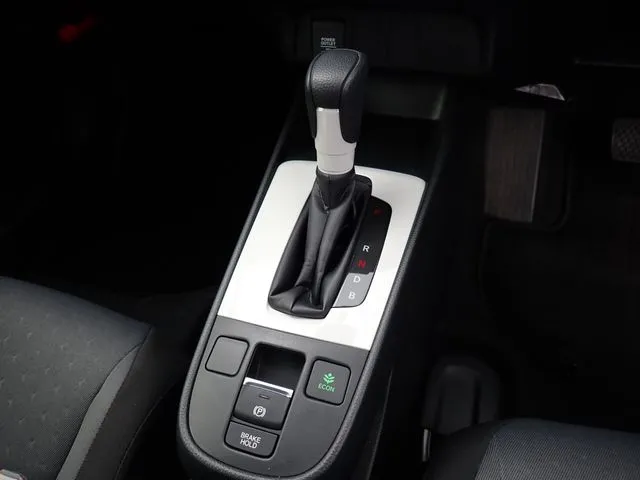 ホンダ　フィット　ｅ：ＨＥＶ　４ＷＤ