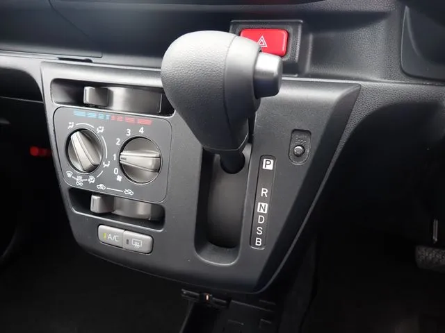 ダイハツ　ミラ　イース