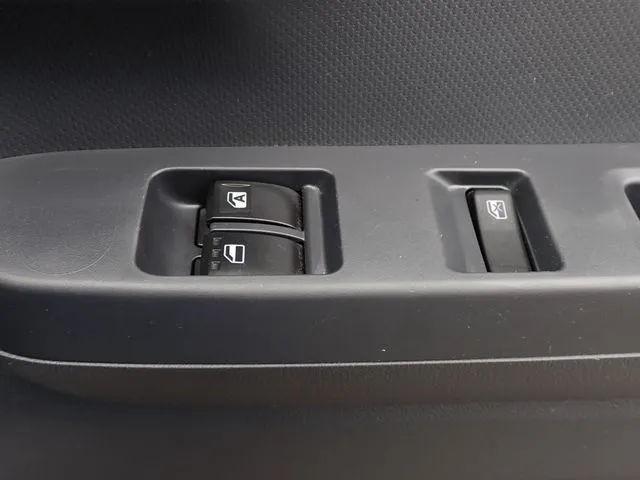 ダイハツ　ミラ　イース