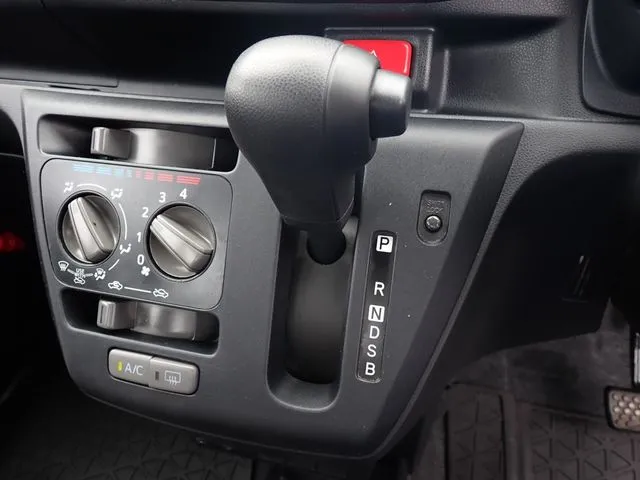 ダイハツ　ミラ　イース