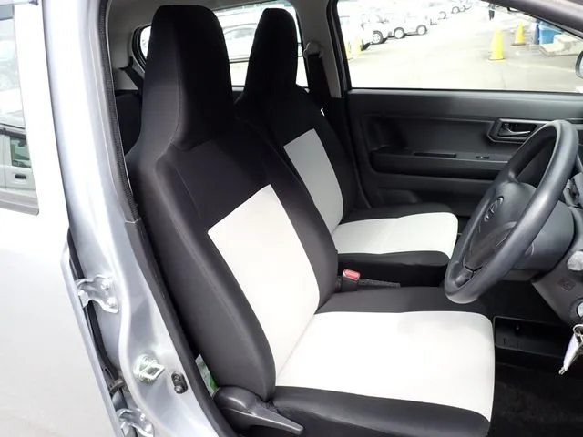 ミラ　イース（ダイハツ）の車両写真