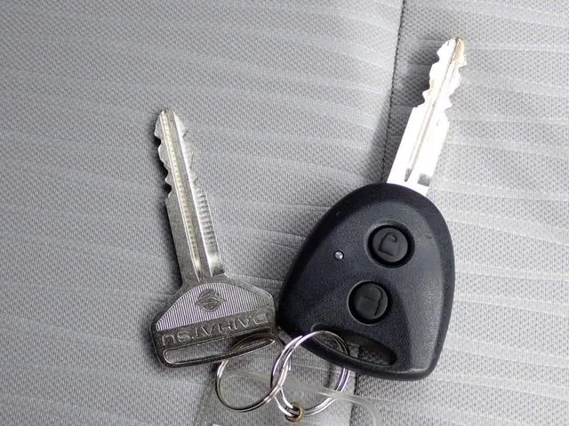 ミラ　イース（ダイハツ）の車両写真