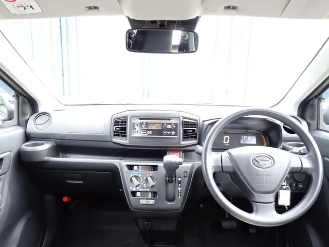 ミラ　イース（ダイハツ）の車両写真