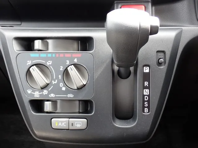 ミラ　イース（ダイハツ）の車両写真