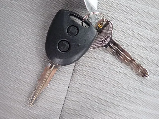 ダイハツ　ミラ　イース