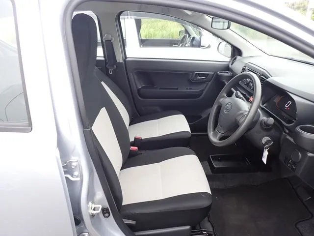 ダイハツ　ミラ　イース