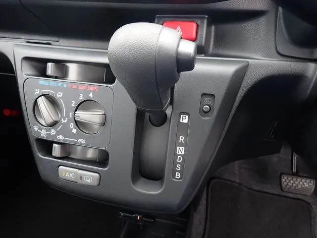 ダイハツ　ミラ　イース