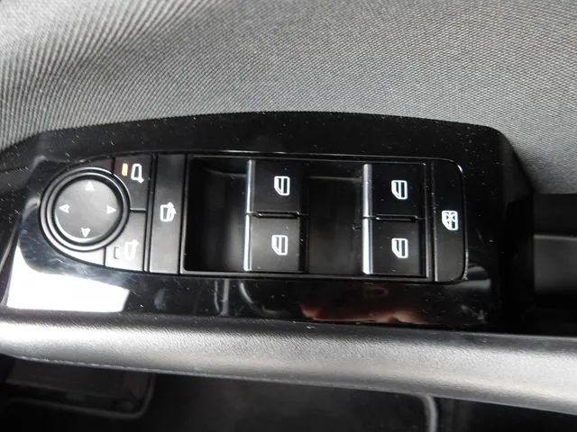 ＭＡＺＤＡ３　ファストバック（マツダ）の車両写真